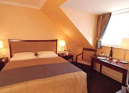 Hotel Ambiente Трир Номер фото